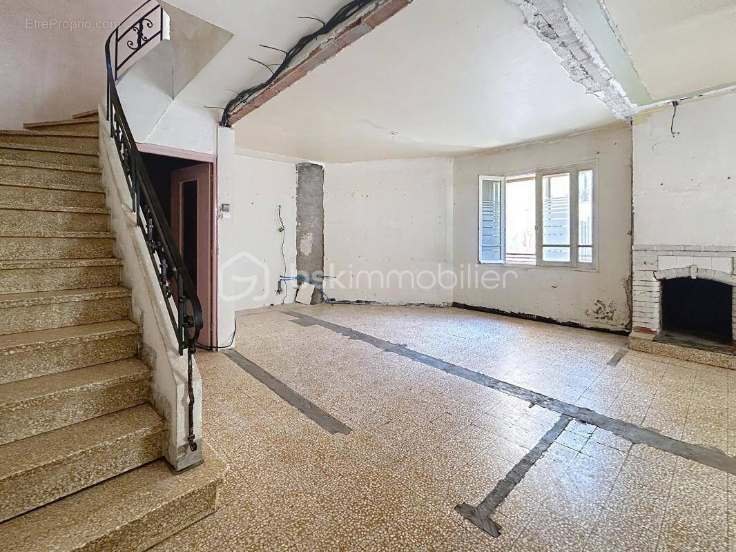 Maison à PEZILLA-LA-RIVIERE