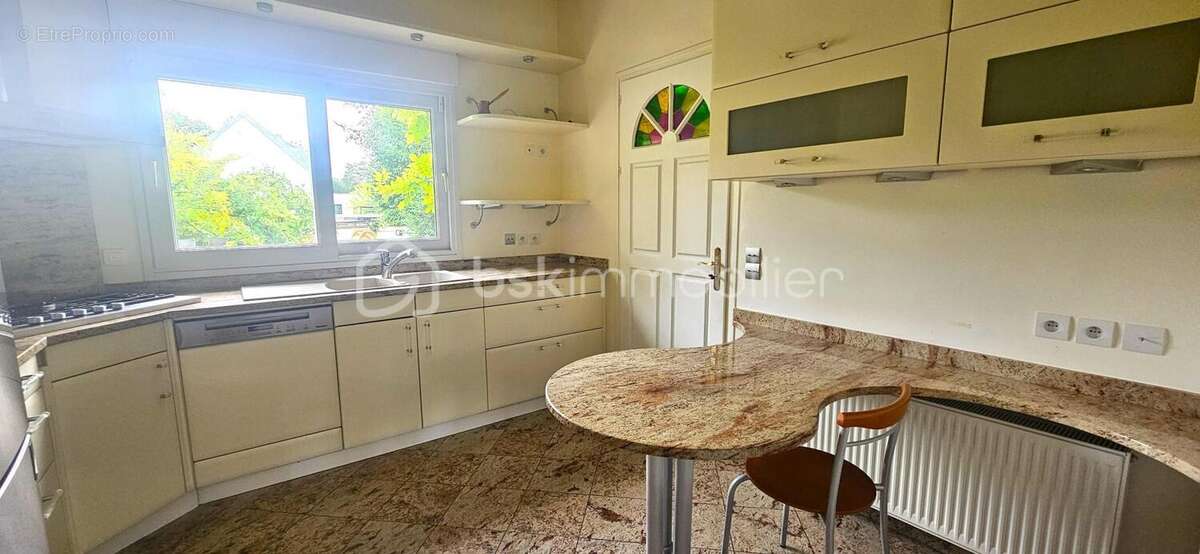 Maison à SAINT-MAUR-DES-FOSSES