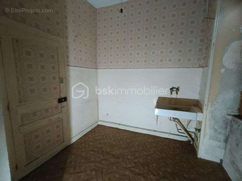 Maison à SAINT-LAURENT-SUR-GORRE