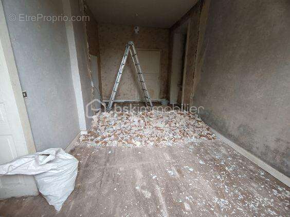 Maison à SAINT-LAURENT-SUR-GORRE