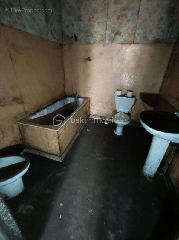 Maison à SAINT-LAURENT-SUR-GORRE