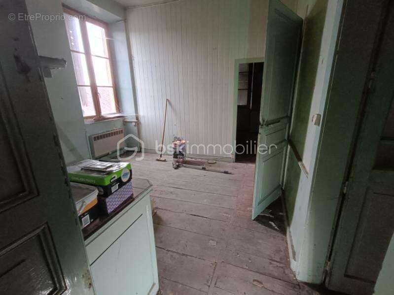 Maison à SAINT-LAURENT-SUR-GORRE