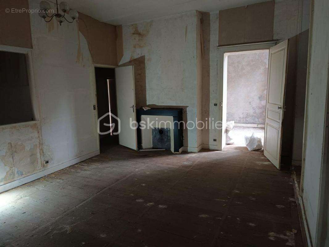 Maison à SAINT-LAURENT-SUR-GORRE