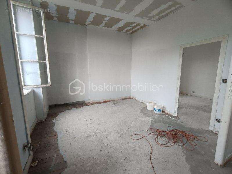 Maison à SAINT-LAURENT-SUR-GORRE