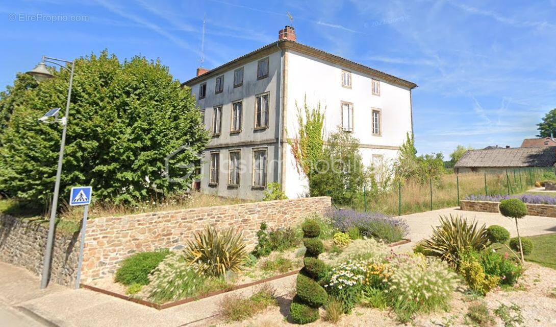 Maison à SAINT-LAURENT-SUR-GORRE