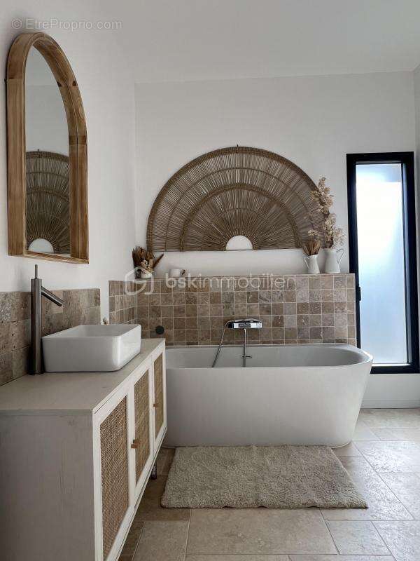 Maison à SAINTE-COLOMBE-EN-BRUILHOIS