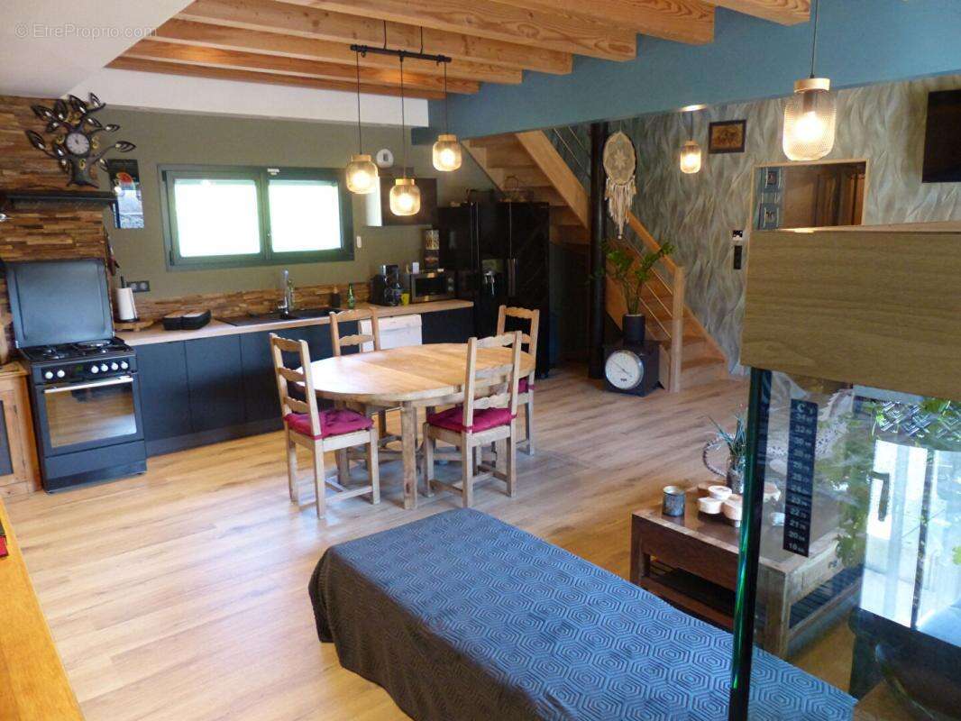 Maison à SAINT-PIERRE-EYNAC