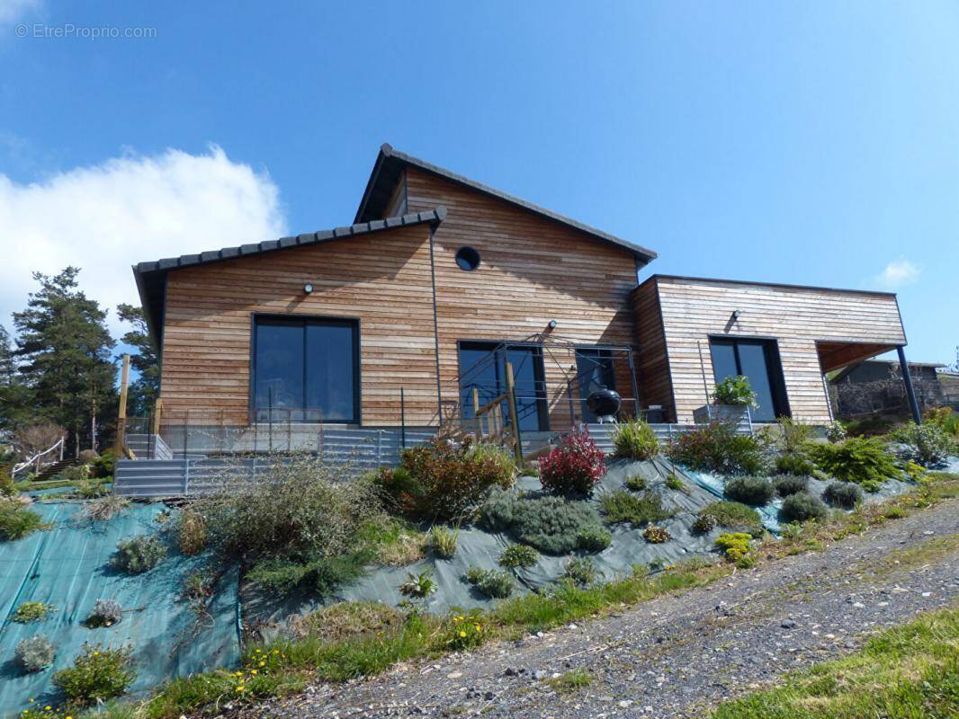 Maison à SAINT-PIERRE-EYNAC