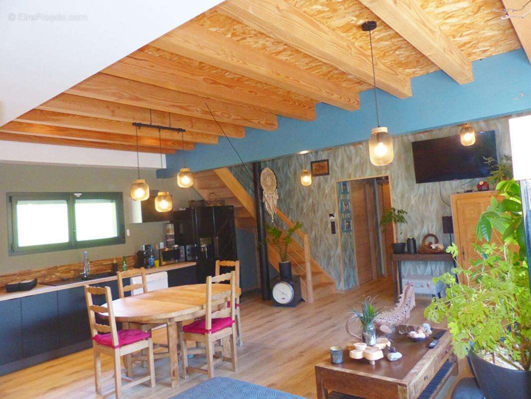 Maison à SAINT-PIERRE-EYNAC