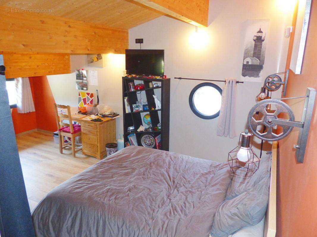 Maison à SAINT-PIERRE-EYNAC