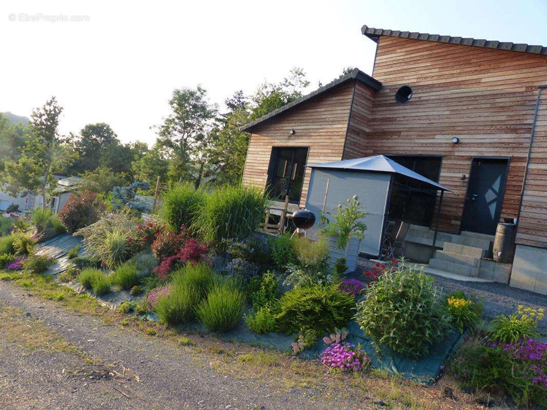 Maison à SAINT-PIERRE-EYNAC