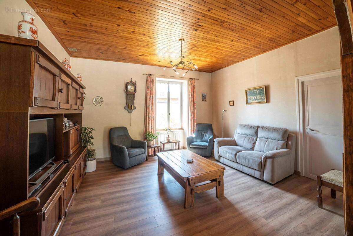 Maison à LISSAY-LOCHY