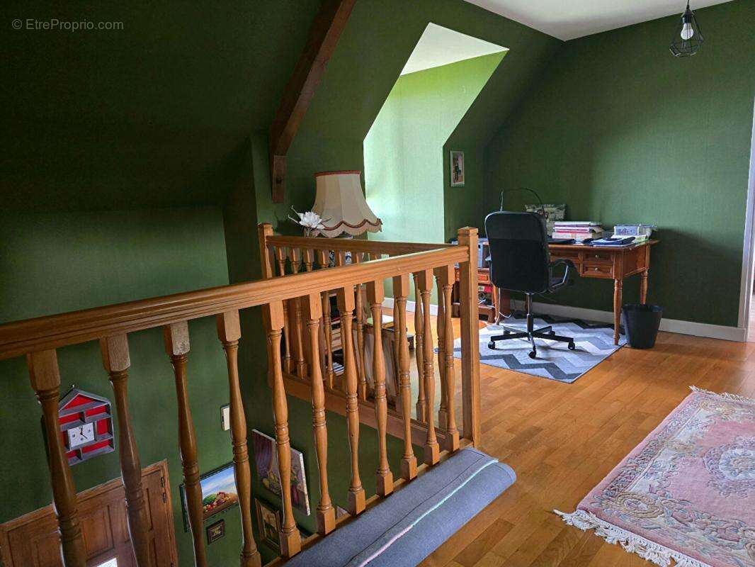 Maison à CREUZIER-LE-VIEUX