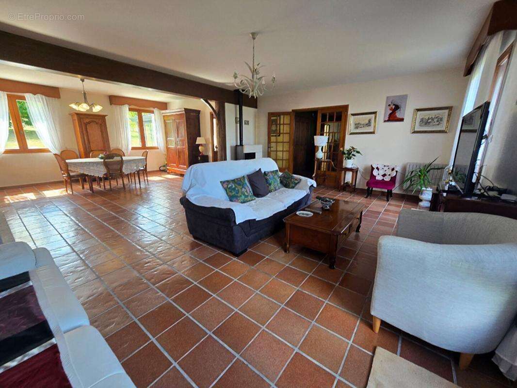 Maison à CREUZIER-LE-VIEUX