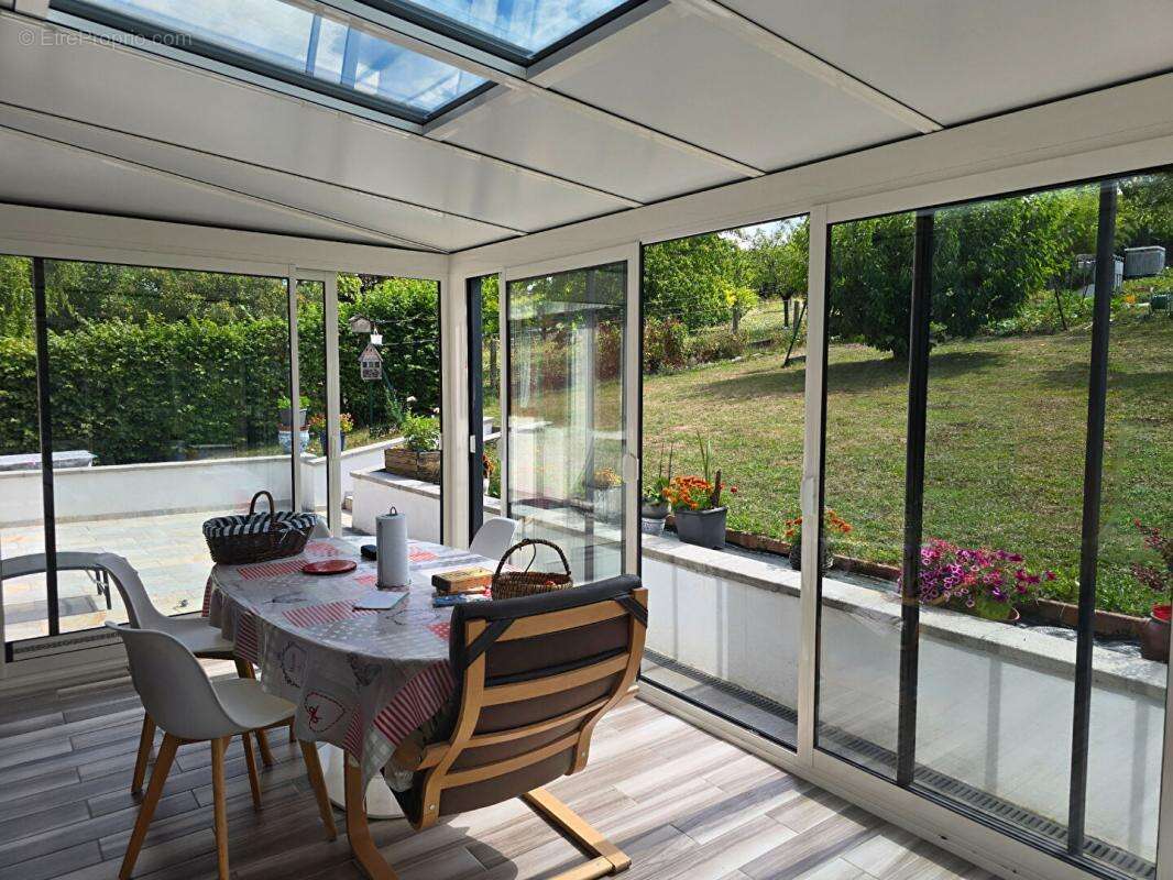 Maison à CREUZIER-LE-VIEUX