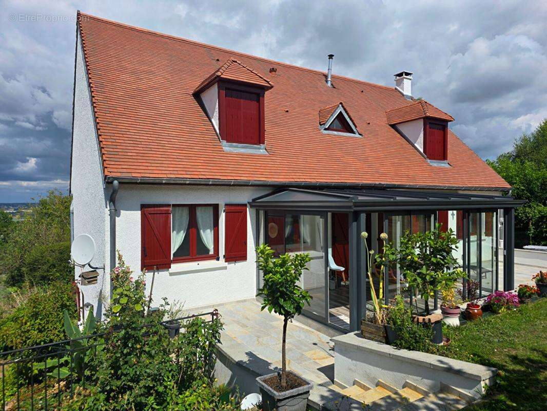 Maison à CREUZIER-LE-VIEUX