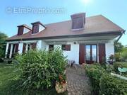 Maison à CREUZIER-LE-VIEUX