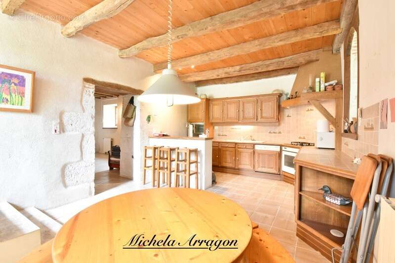 Maison à SAINT-BEAUZEIL