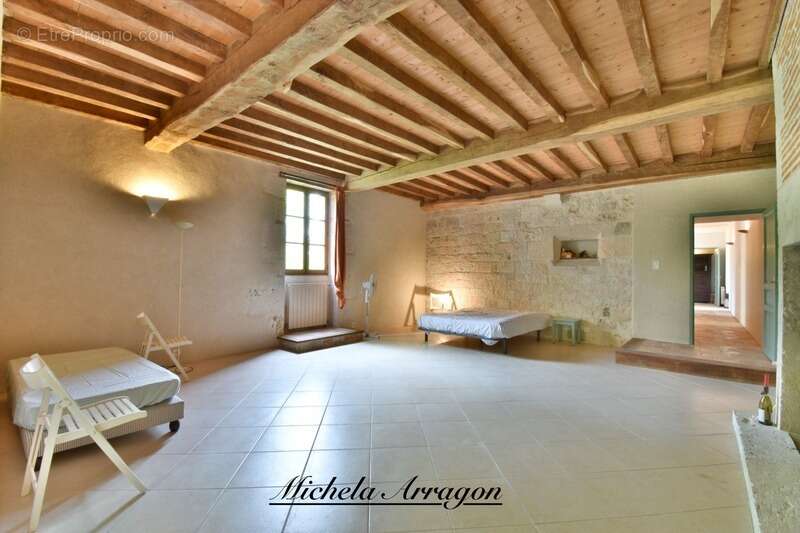 Maison à SAINT-BEAUZEIL