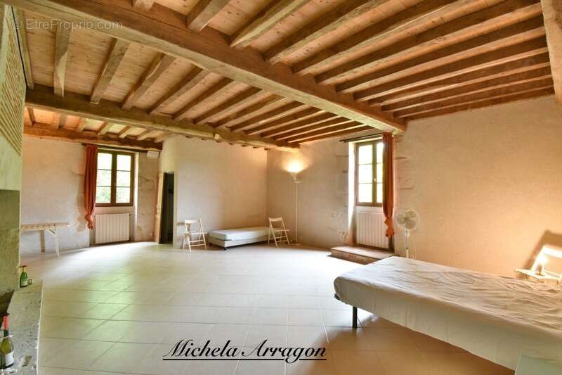 Maison à SAINT-BEAUZEIL