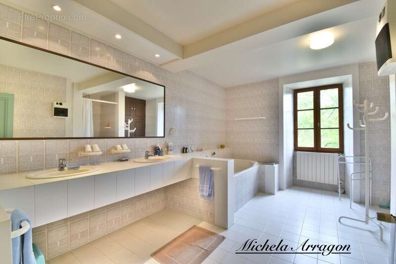 Maison à SAINT-BEAUZEIL