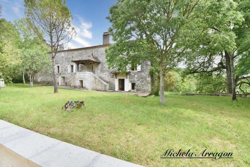 Maison à SAINT-BEAUZEIL