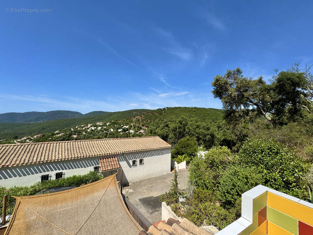 Appartement à LA CROIX-VALMER