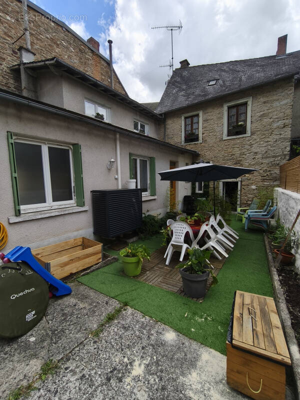 Maison à COUSSAC-BONNEVAL