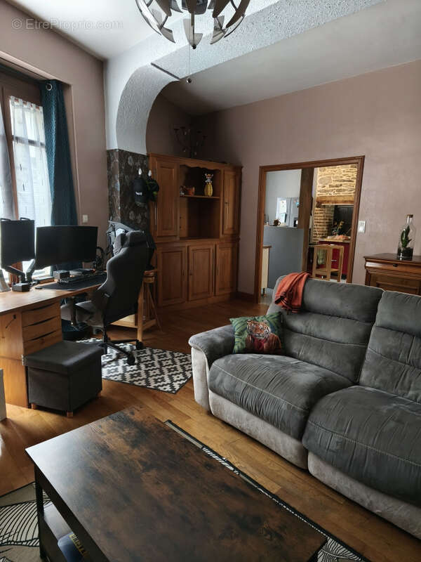 Maison à COUSSAC-BONNEVAL