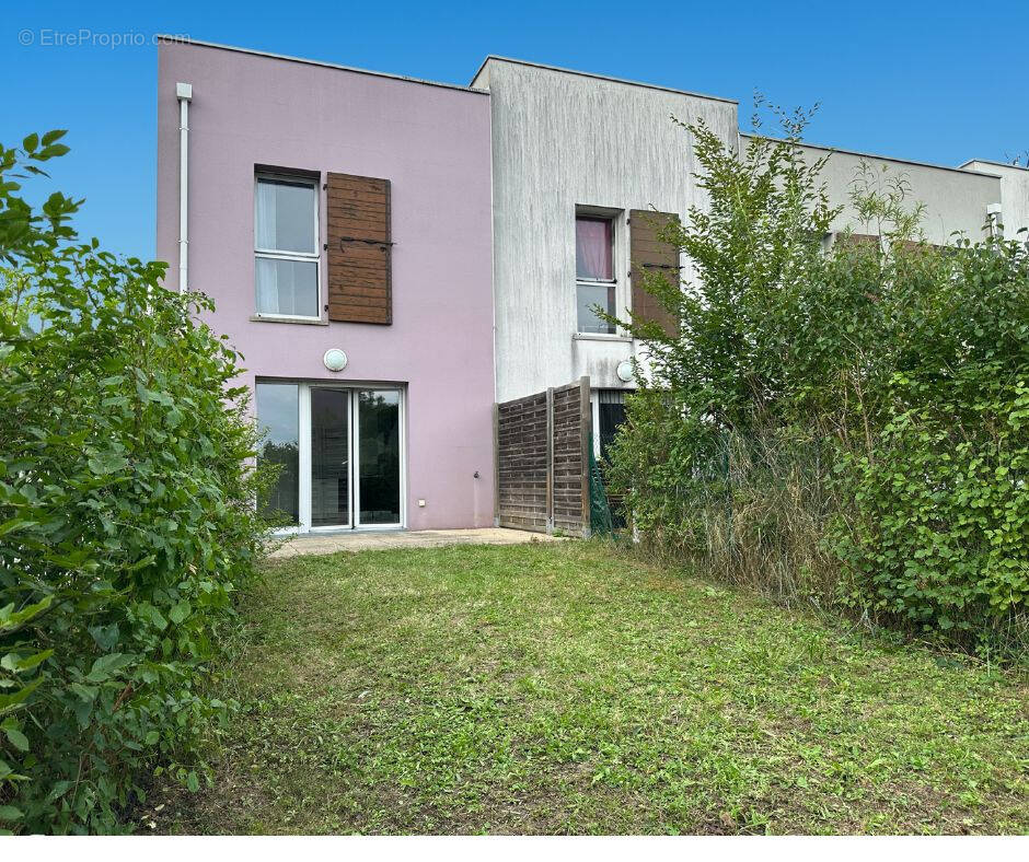 Maison à SAINT-JEAN-DE-BRAYE