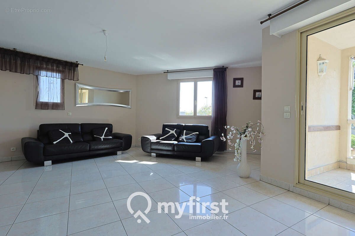 Appartement à LA VALETTE-DU-VAR