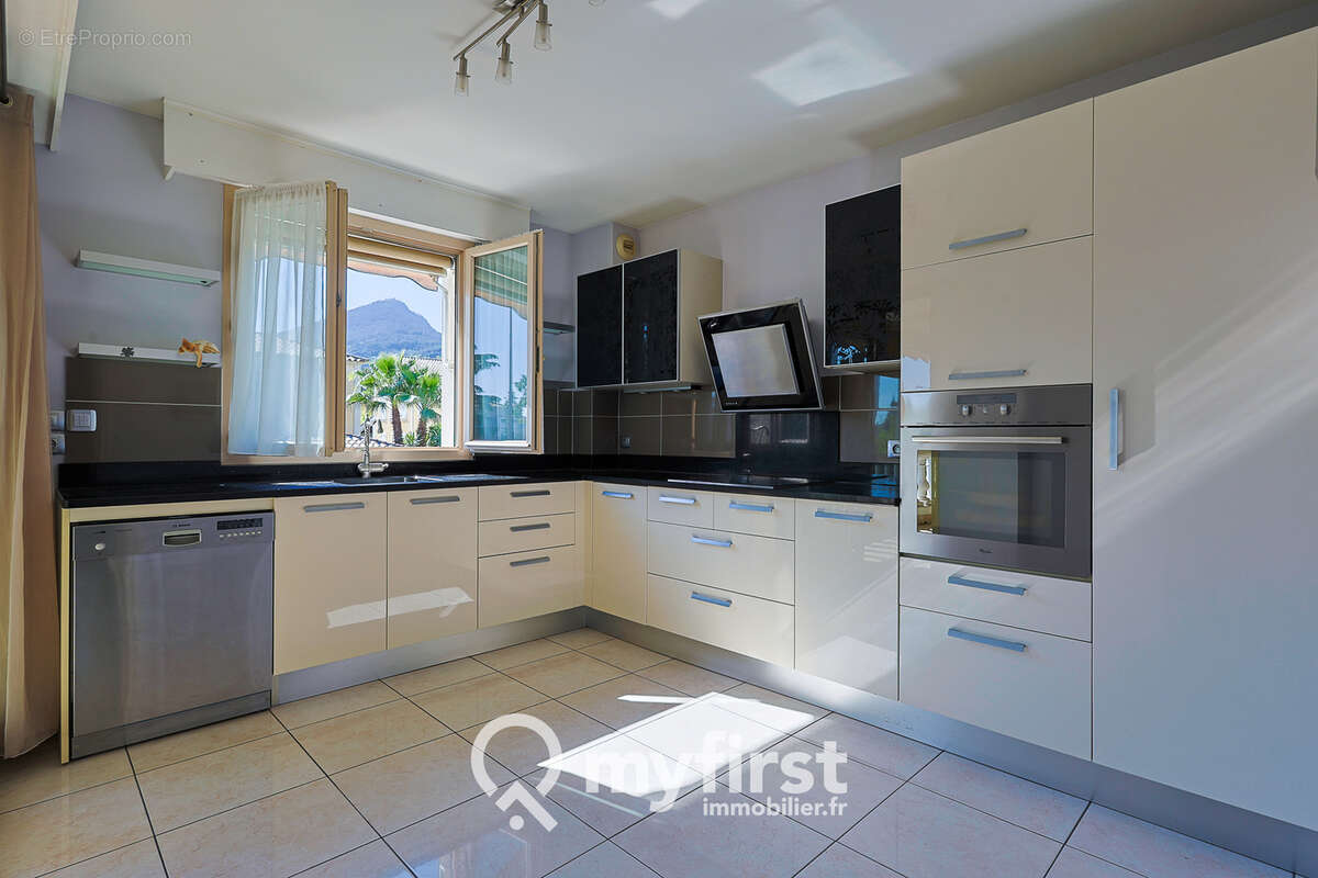 Appartement à LA VALETTE-DU-VAR