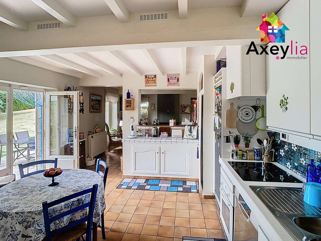 Maison à SAINT-BONNET-DES-QUARTS