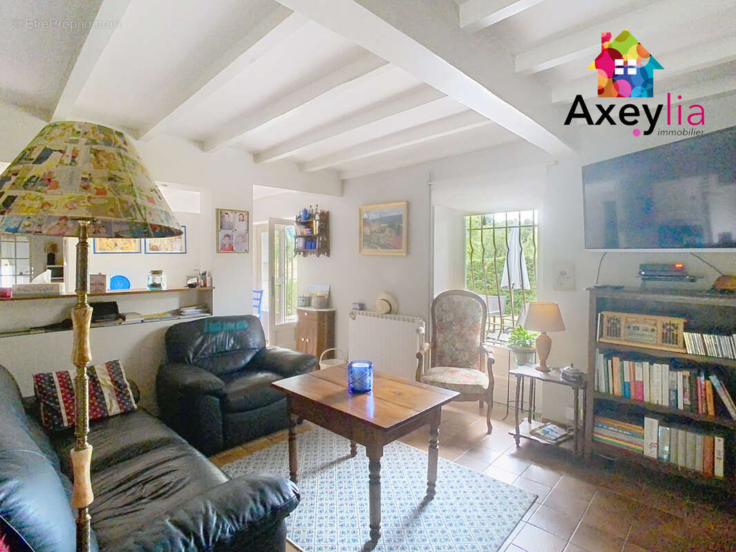 Maison à SAINT-BONNET-DES-QUARTS