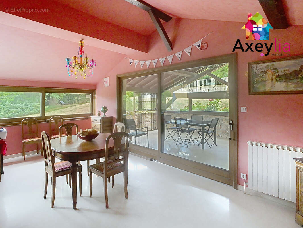 Maison à SAINT-BONNET-DES-QUARTS