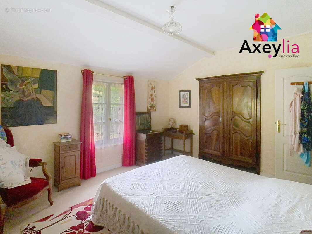 Maison à SAINT-BONNET-DES-QUARTS