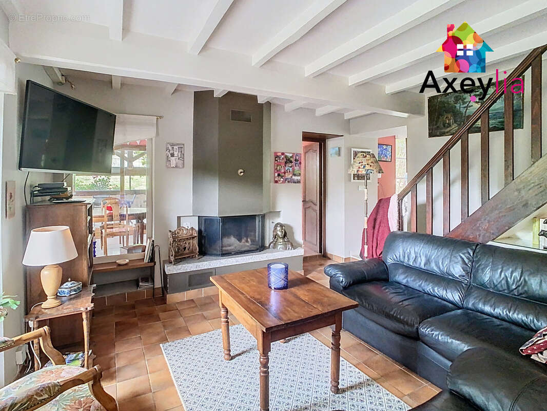 Maison à SAINT-BONNET-DES-QUARTS