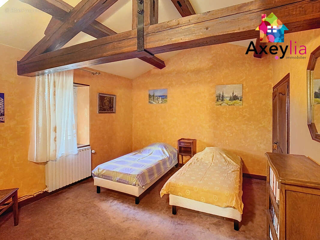 Maison à SAINT-BONNET-DES-QUARTS