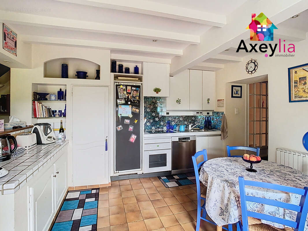 Maison à SAINT-BONNET-DES-QUARTS