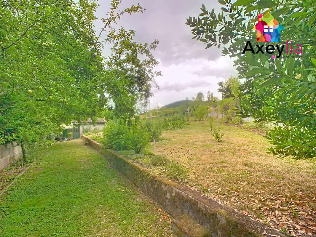 Maison à SAINT-BONNET-DES-QUARTS