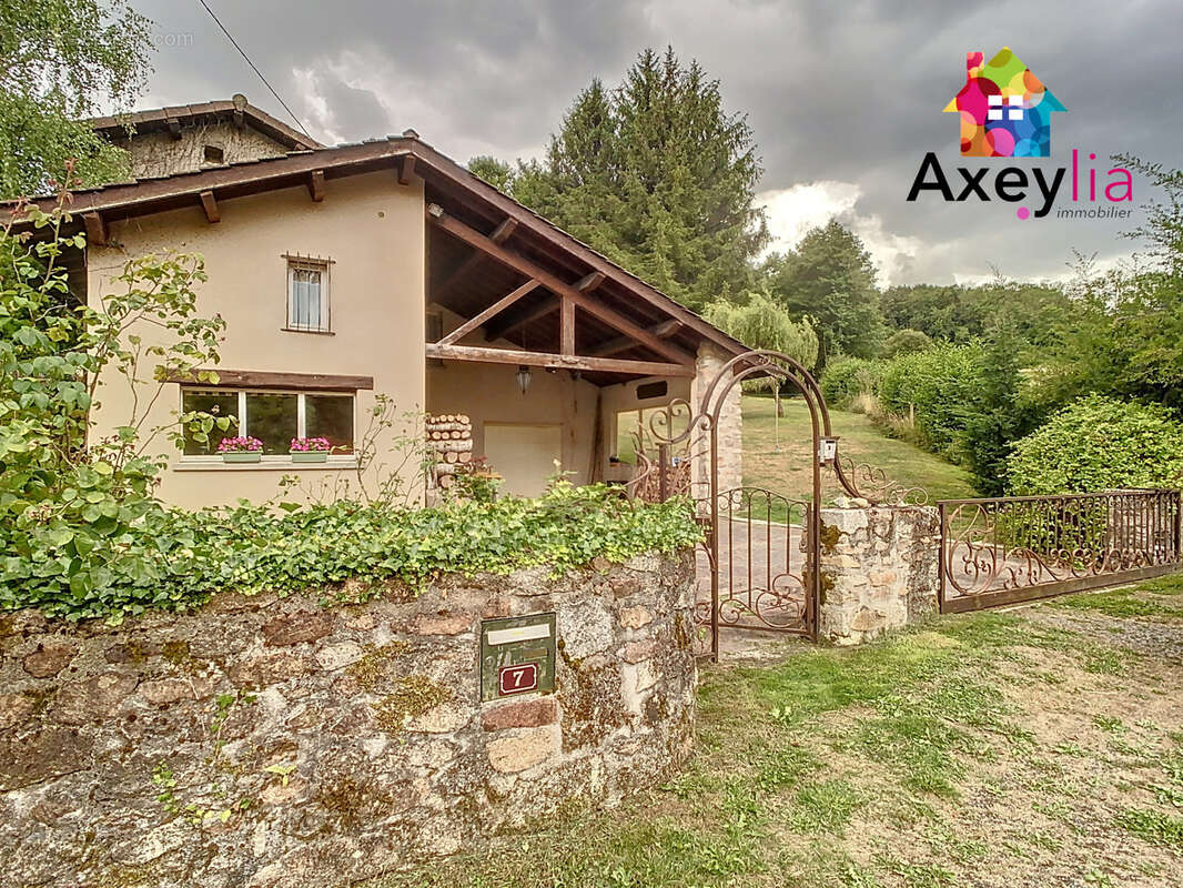 Maison à SAINT-BONNET-DES-QUARTS