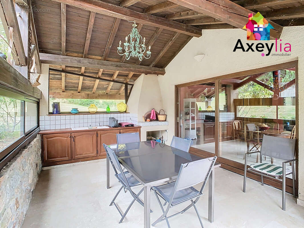 Maison à SAINT-BONNET-DES-QUARTS