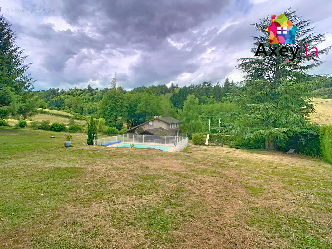 Maison à SAINT-BONNET-DES-QUARTS