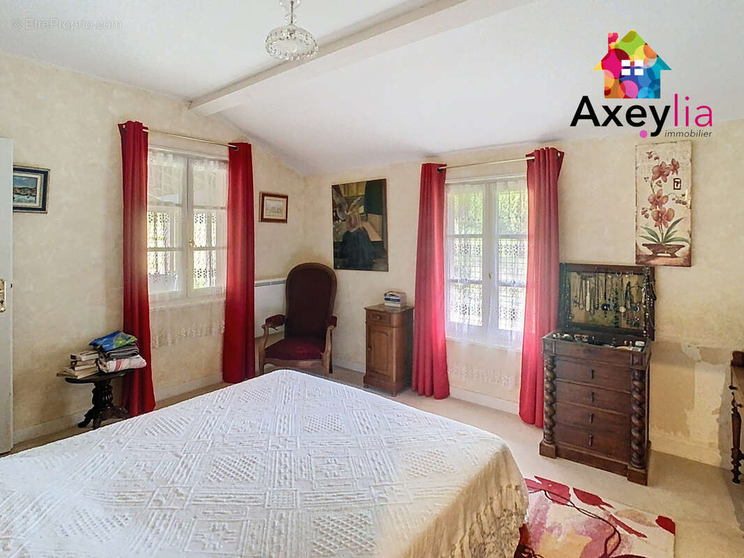 Maison à SAINT-BONNET-DES-QUARTS