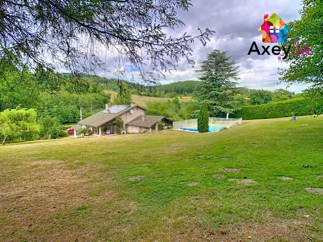 Maison à SAINT-BONNET-DES-QUARTS