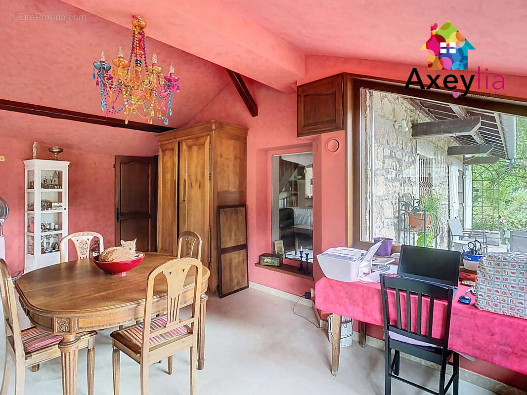 Maison à SAINT-BONNET-DES-QUARTS