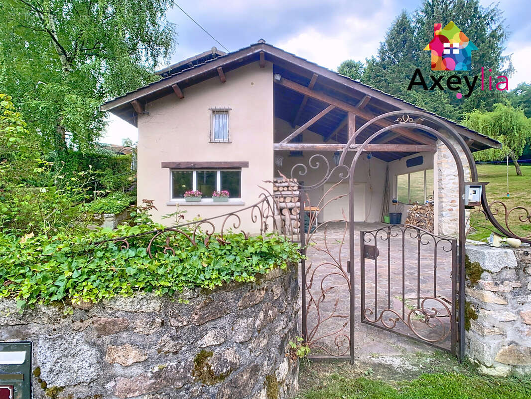 Maison à SAINT-BONNET-DES-QUARTS