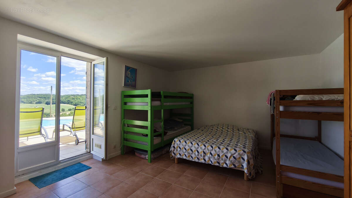 Maison à CASTELNAU-MONTRATIER