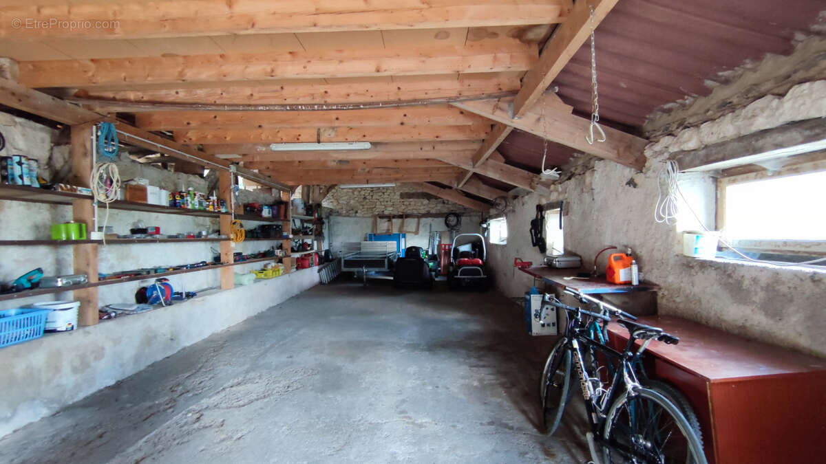 Maison à CASTELNAU-MONTRATIER