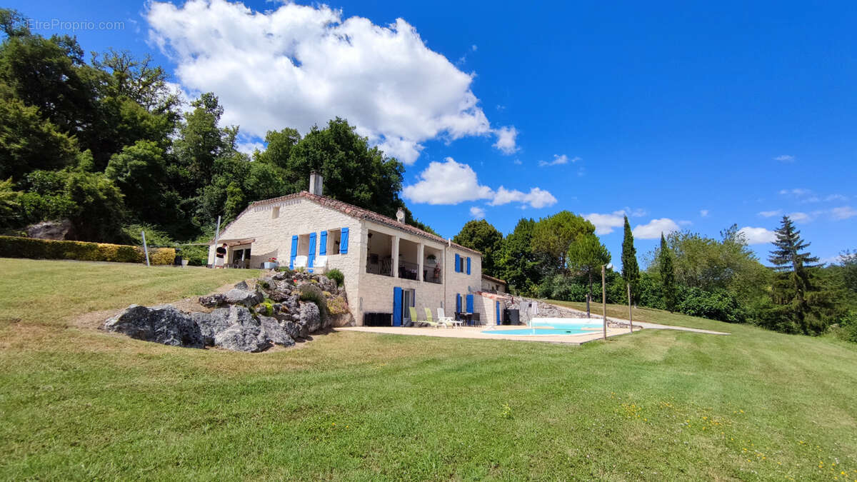 Maison à CASTELNAU-MONTRATIER